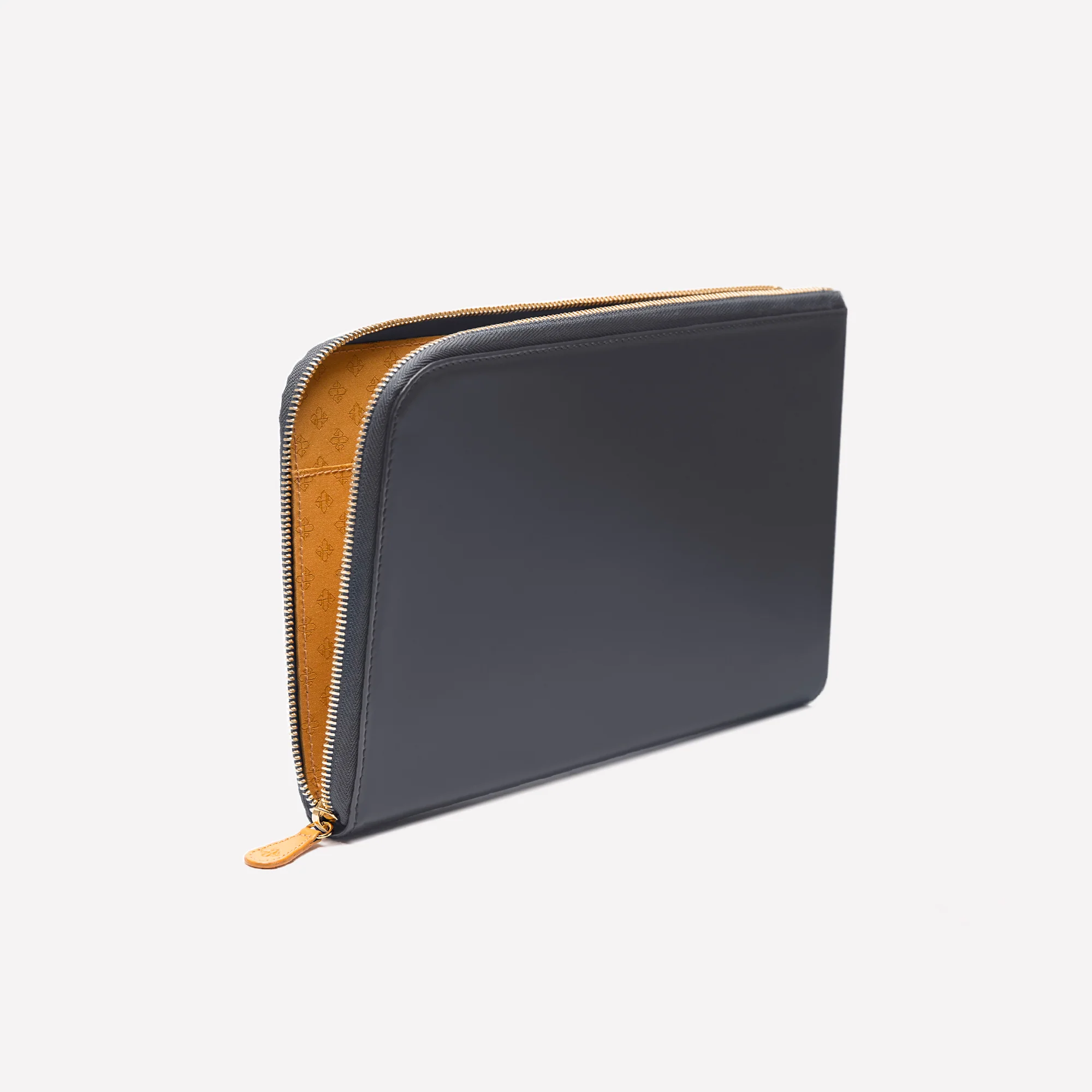 Bridle Hide Medium Zip Pouch - Image 37
